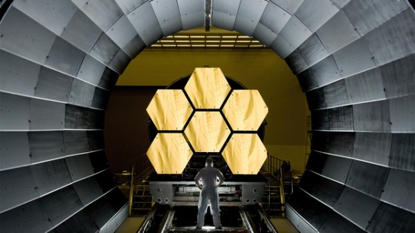 3. Segmentos do espelho primário do telescópio espacial James Webb